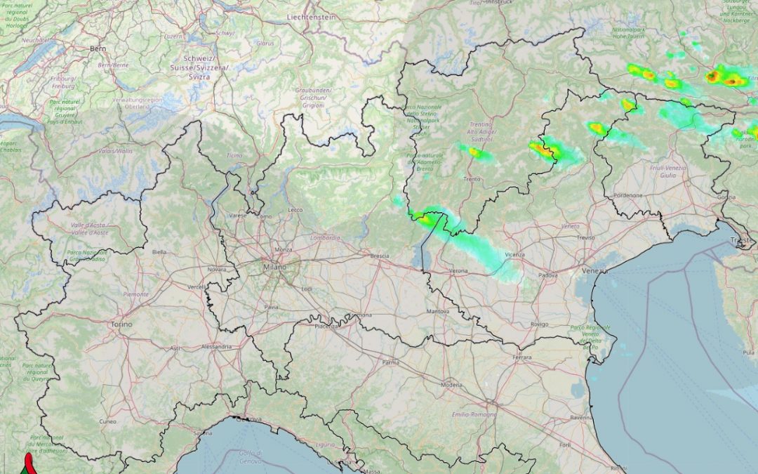 Situazione live con isolate piogge e qualche isolato temporale al Nord-Est