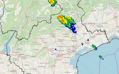 Situazione live con isolate piogge e un temporale al Nord