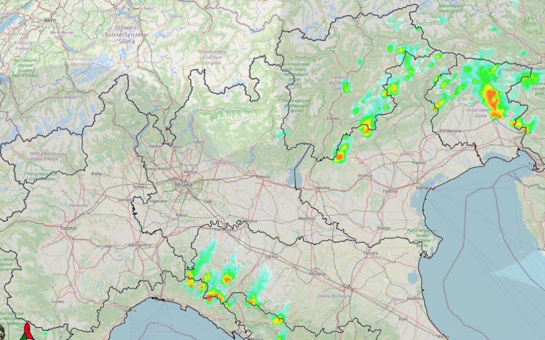 Situazione live con varie piogge e temporali al Nord